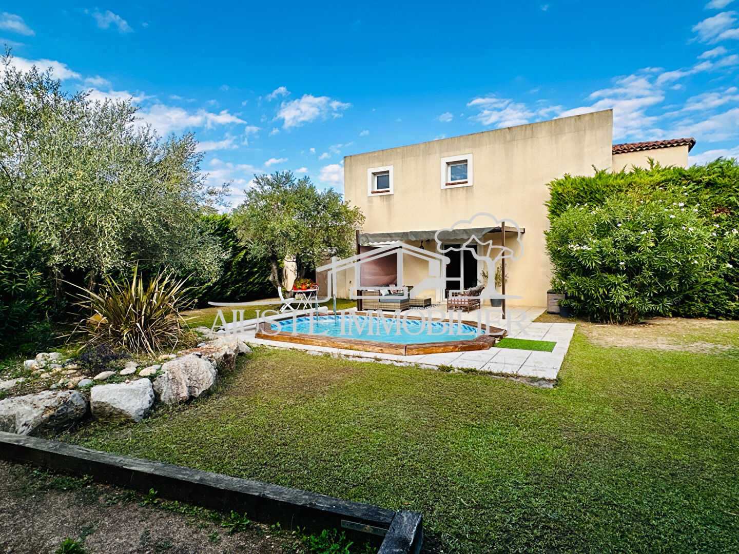 Local d'activité 300 m2 - Logement de fonction, entrepôt et 3 Bureaux