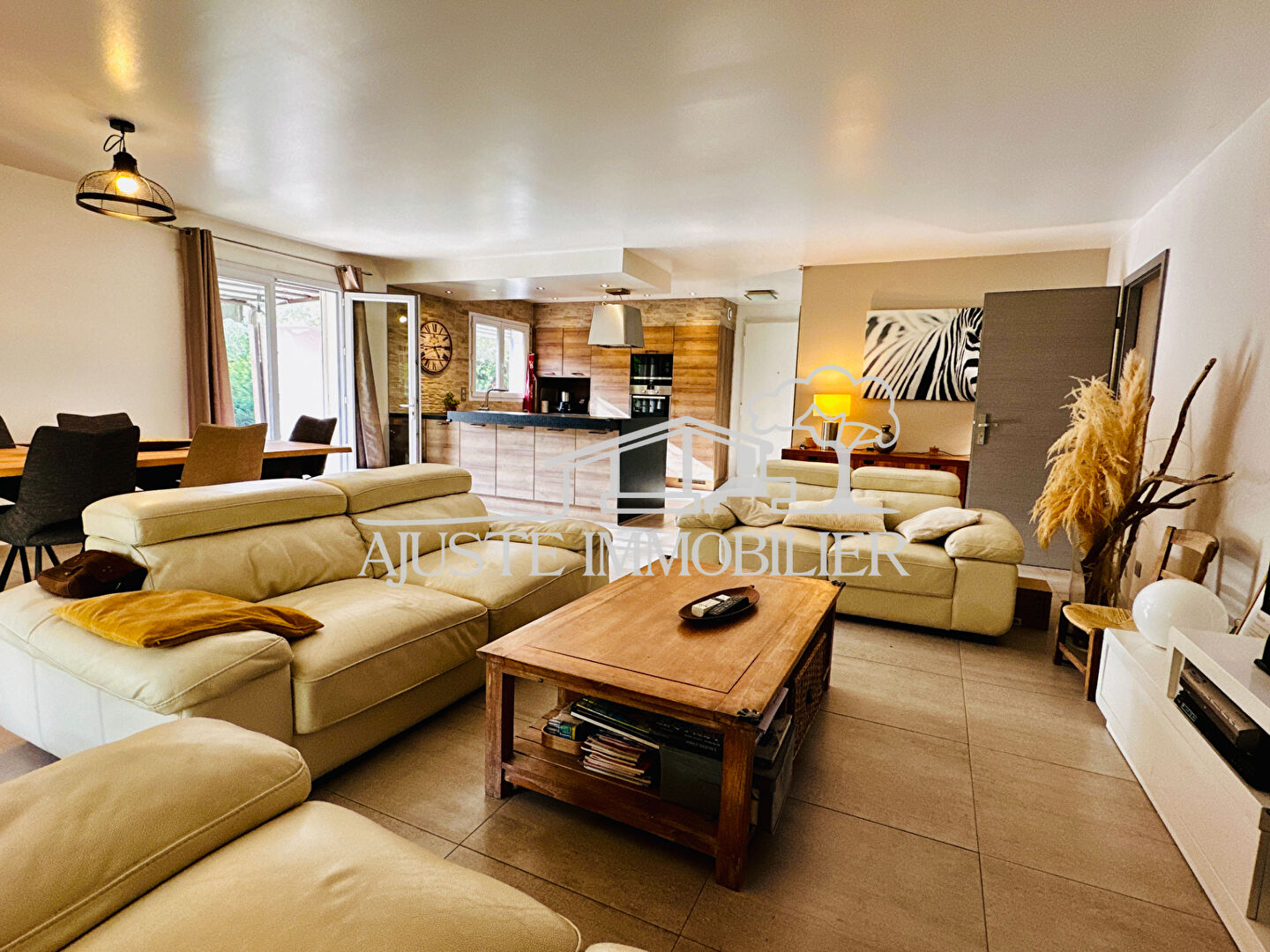 Photo Local d'activité 300 m2 - Logement de fonction, entrepôt et 3 Bureaux image 4/6