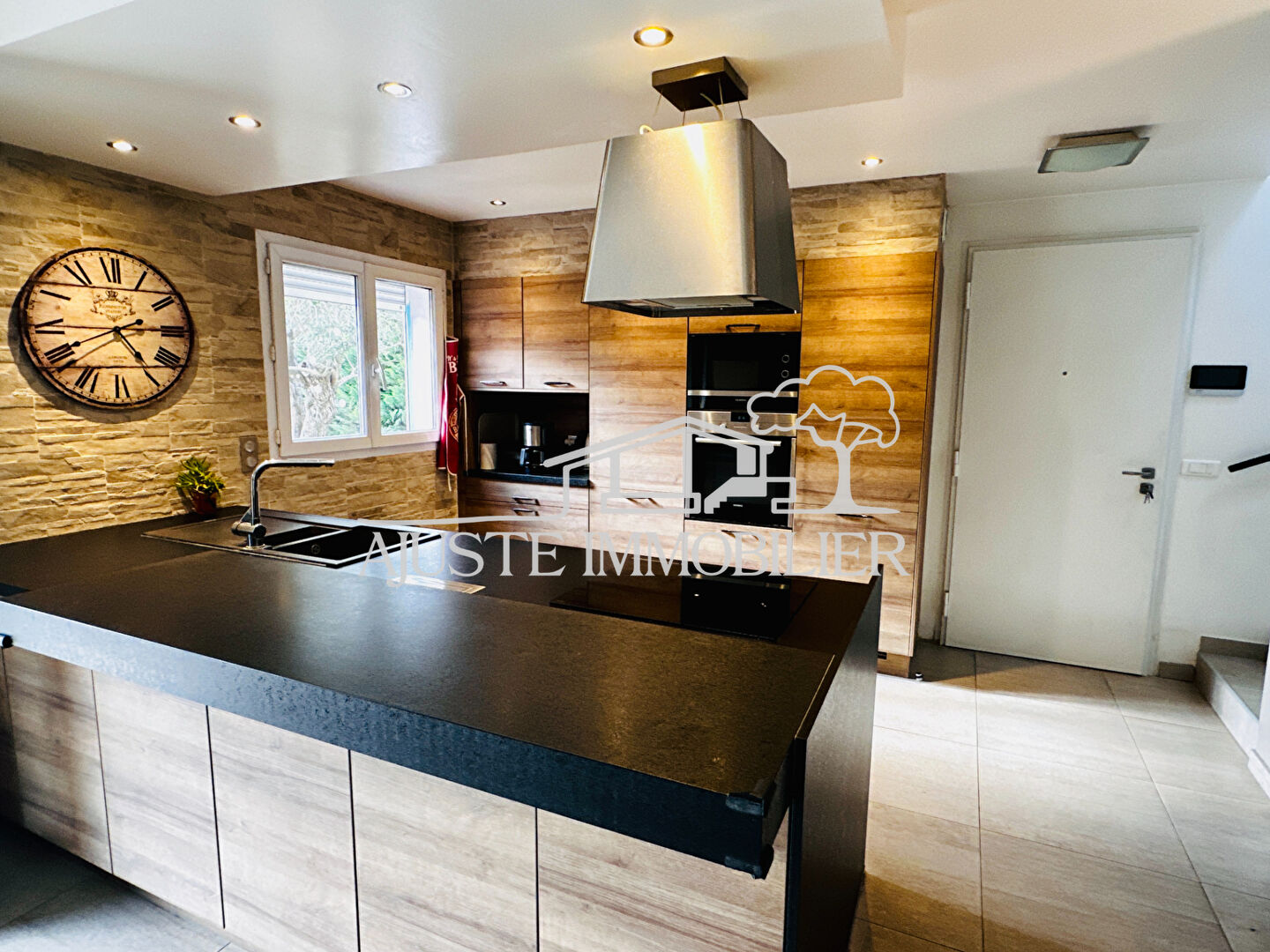 Photo Local d'activité 300 m2 - Logement de fonction, entrepôt et 3 Bureaux image 5/6