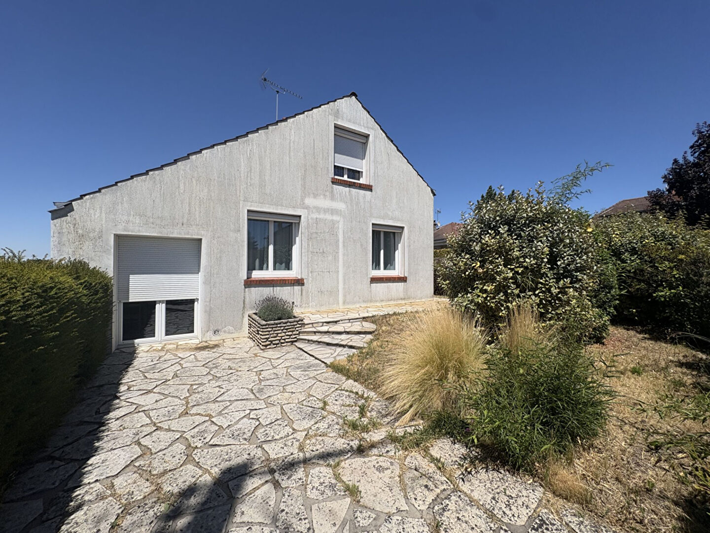 Maison à rénover avec dépendance aménagée sur plus de 1 000 m² de terrain