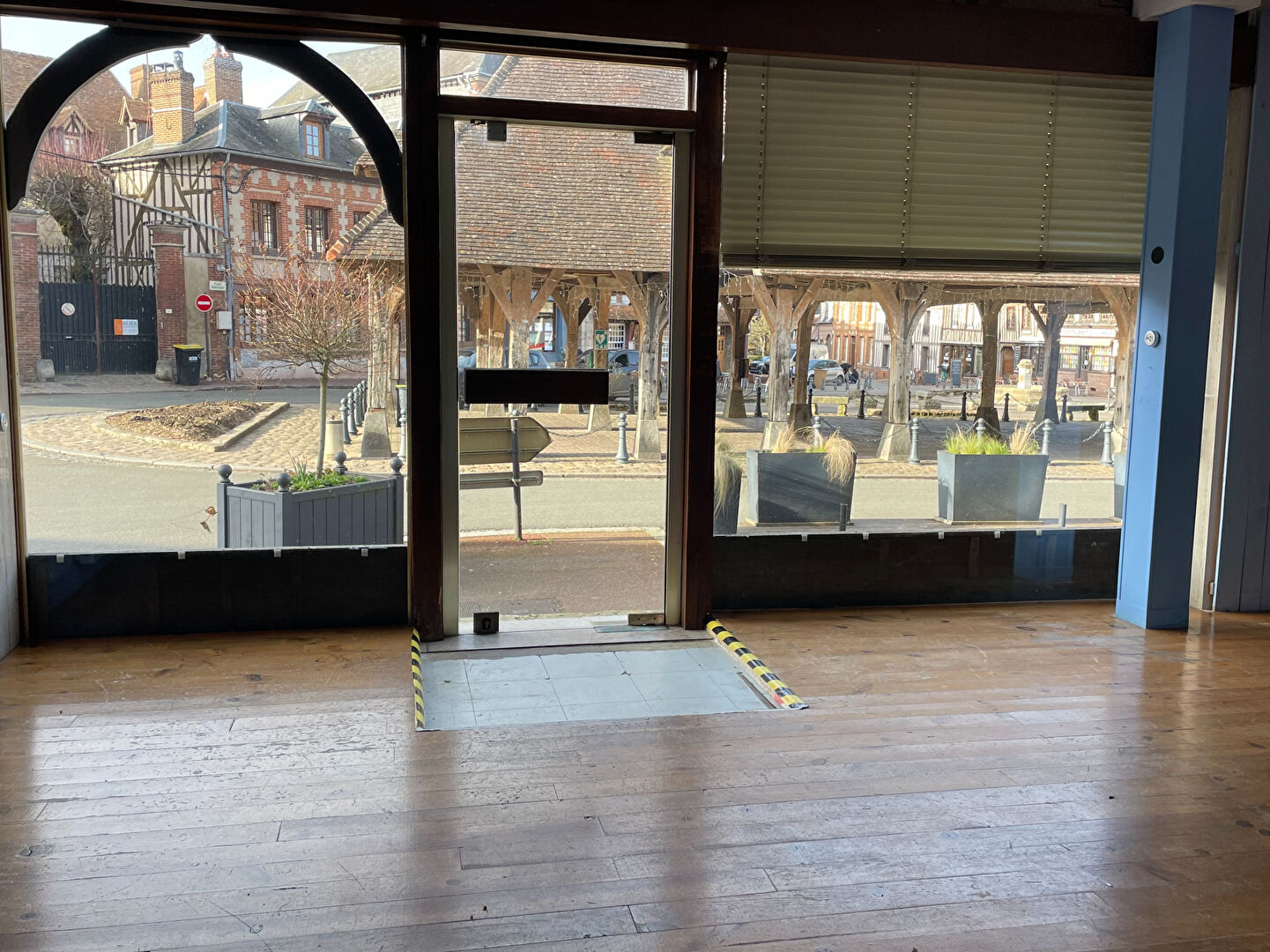 Photo Immeuble LYONS LA FORET image 2/6