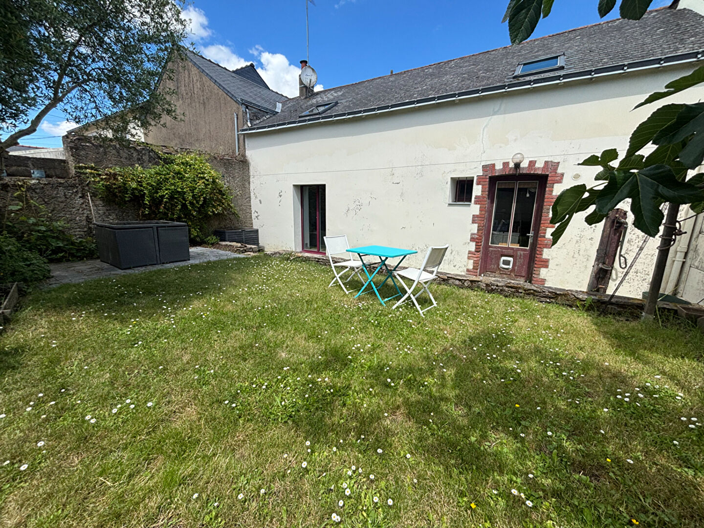 Maison de bourg lumineuse avec jardin plein sud