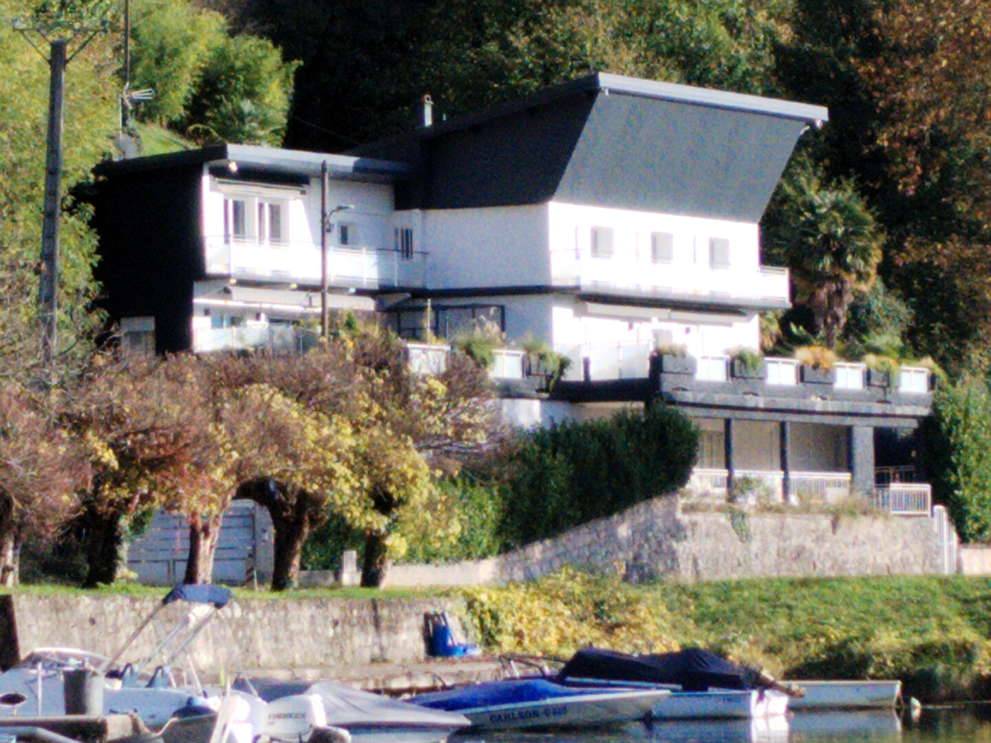 OPPORTUNITÉ EXCEPTIONNELLE POUR INVESTISSEURS : GÎTE DE PRESTIGE AVEC VUE LAC À 10 MIN D'AIX-LES-BAINS