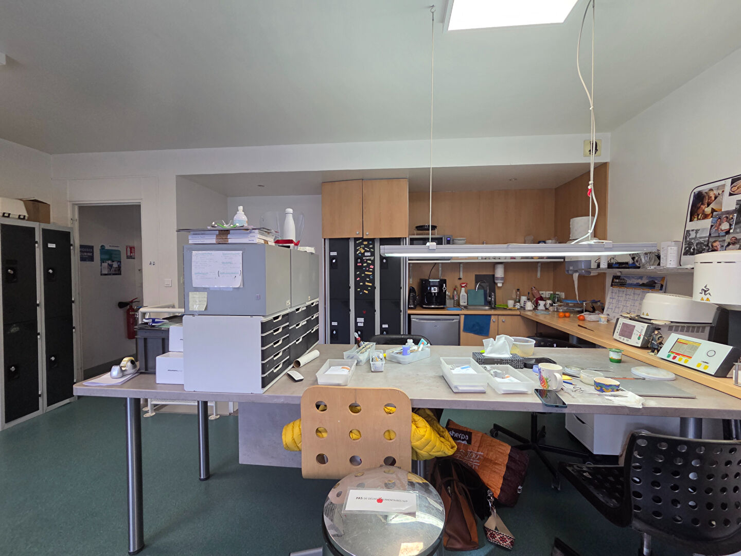 Photo Excusivité locaux professionnels  sortie autoroute Grésy 102 m2  divisible 3 lots entre Genève, Annecy et Chambéry image 3/6