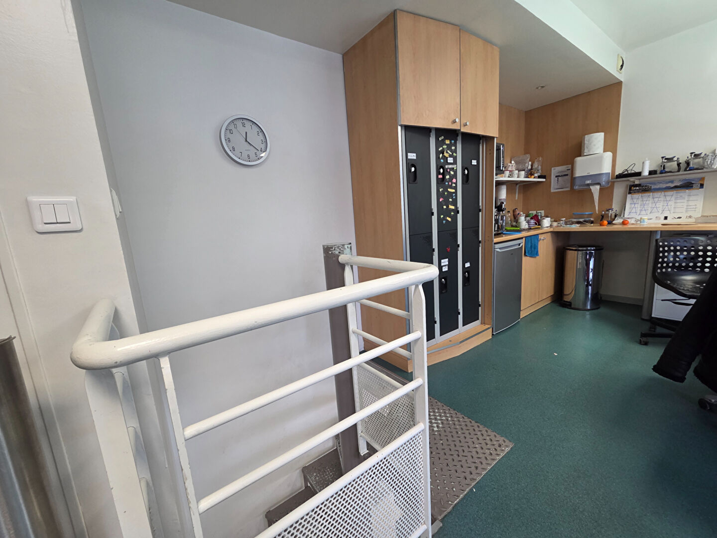 Photo Excusivité locaux professionnels  sortie autoroute Grésy 102 m2  divisible 3 lots entre Genève, Annecy et Chambéry image 4/6