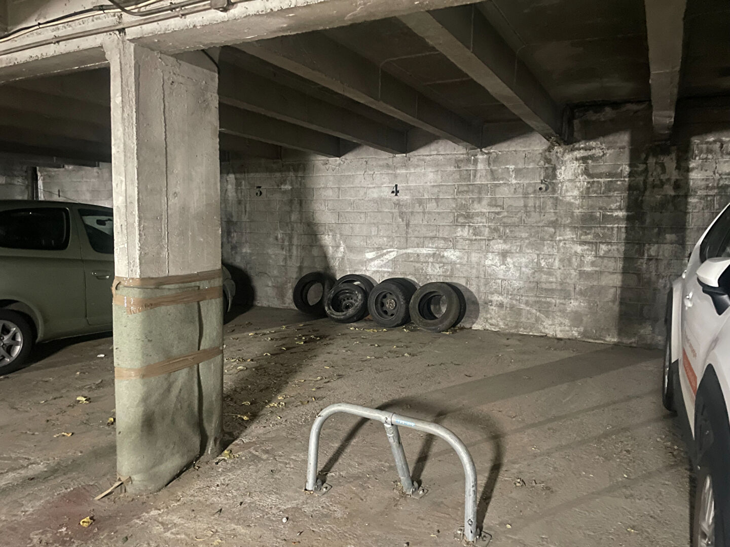 Photo CLICHY - Parking sécurisé en sous-sol image 2/3