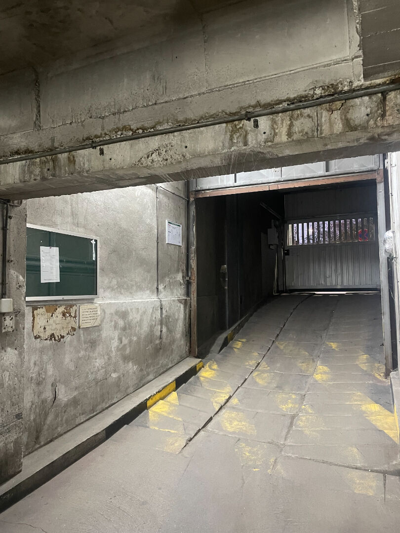 Photo CLICHY - Parking sécurisé en sous-sol image 3/3