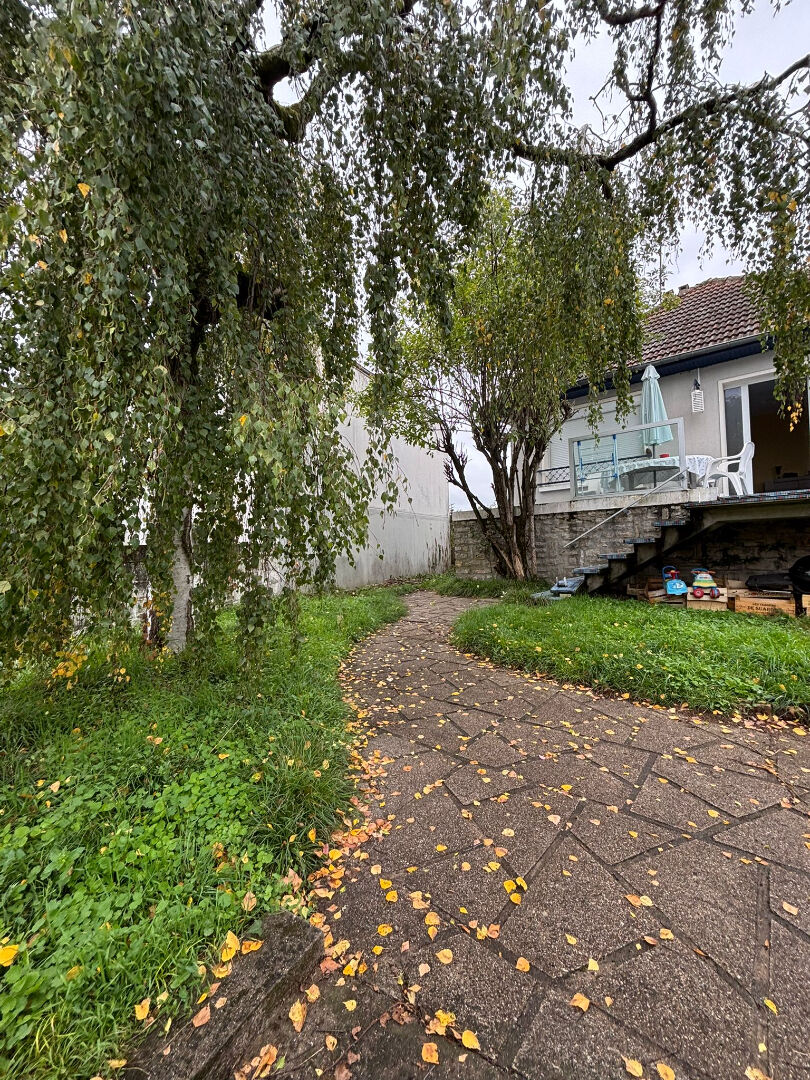 Pavillon à Nevers, dans quartier résidentiel proche lycées