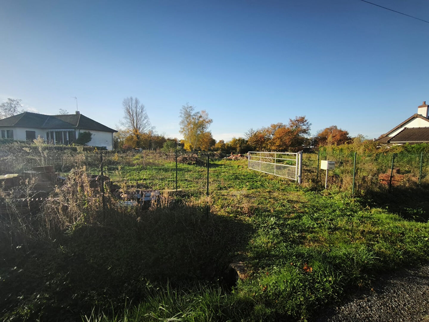 Terrain à batir à Devay