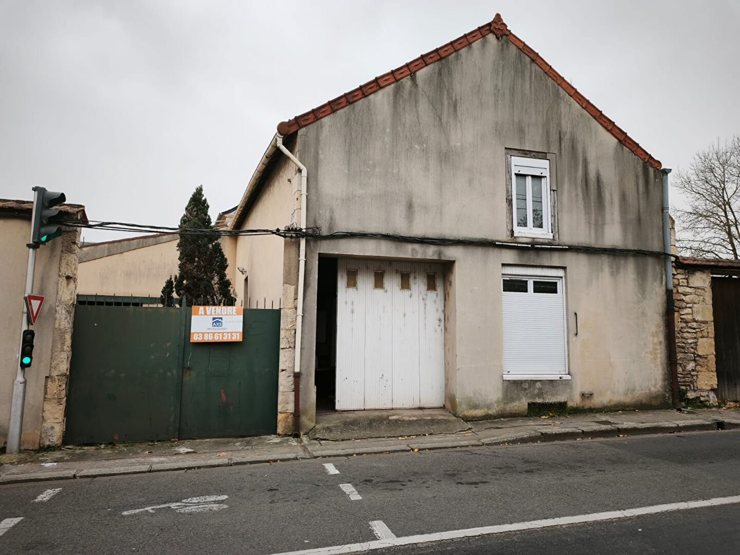 ENTREPOT A NEVERS SUR 2 NIVEAUX: possible Loft