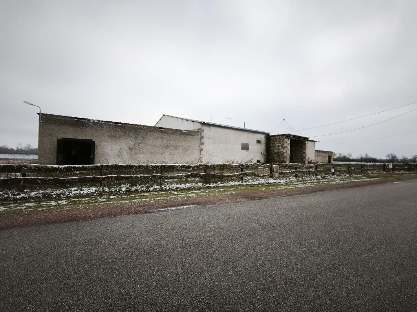 À VENDRE  Ancienne discothèque Le Diam's 924 m²   Langeron (Nièvre)  Terrain 5 005 m²