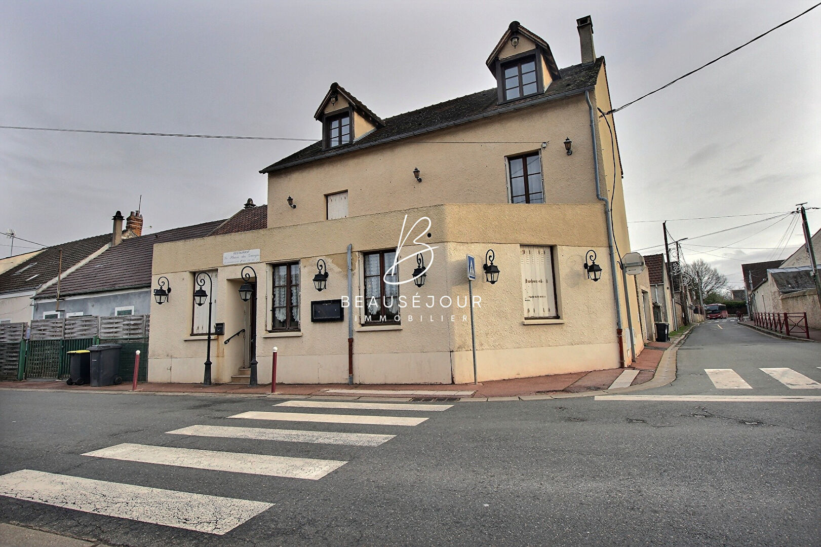 Immeuble Les Granges Le Roi 8 pièce(s) 121.99 m2