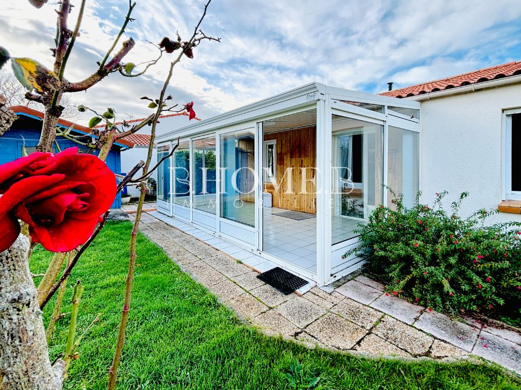 Maison de plain-pied à Villeneuve-En-Retz , 5 pièces sur terrain clos de 860 m²,  à 5 minutes de la plage!