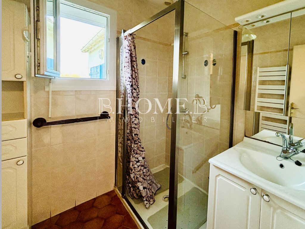 Maison de plain-pied à Villeneuve-En-Retz , 5 pièces sur terrain clos de 860 m²,  à 5 minutes de la plage!