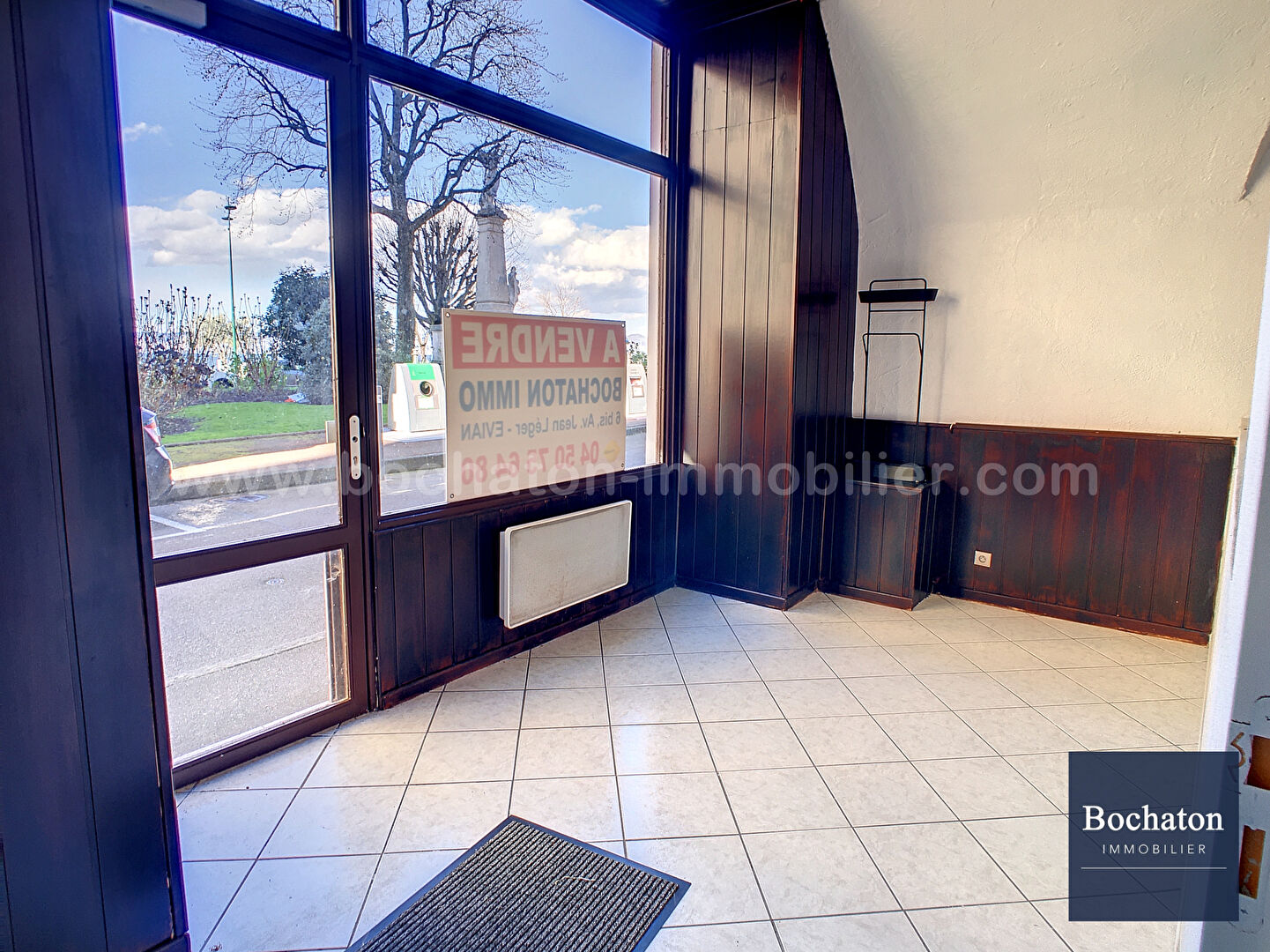 Photo EVIAN LES BAINS (74) - FACE AU DEBARCADERE - MURS COMMERCIAUX LIBRE image 3/6