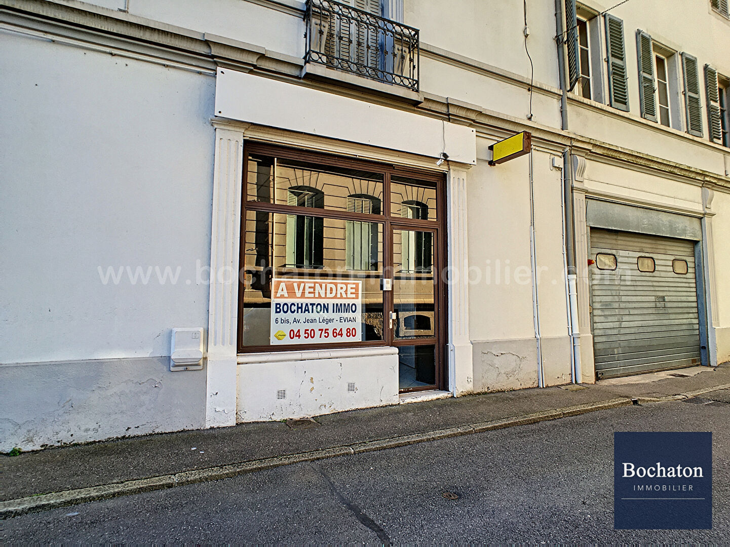 Photo EVIAN LES BAINS (74) - FACE AU DEBARCADERE - MURS COMMERCIAUX LIBRE image 4/6