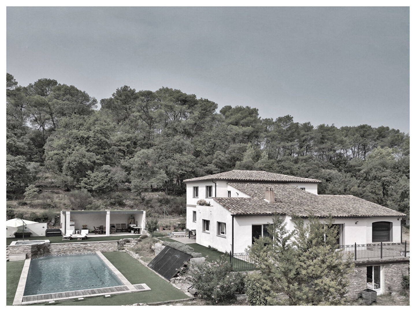 Lorgues, propriété sur 6000 m de terrain, 5 chambres, un bureau, piscine, pool house