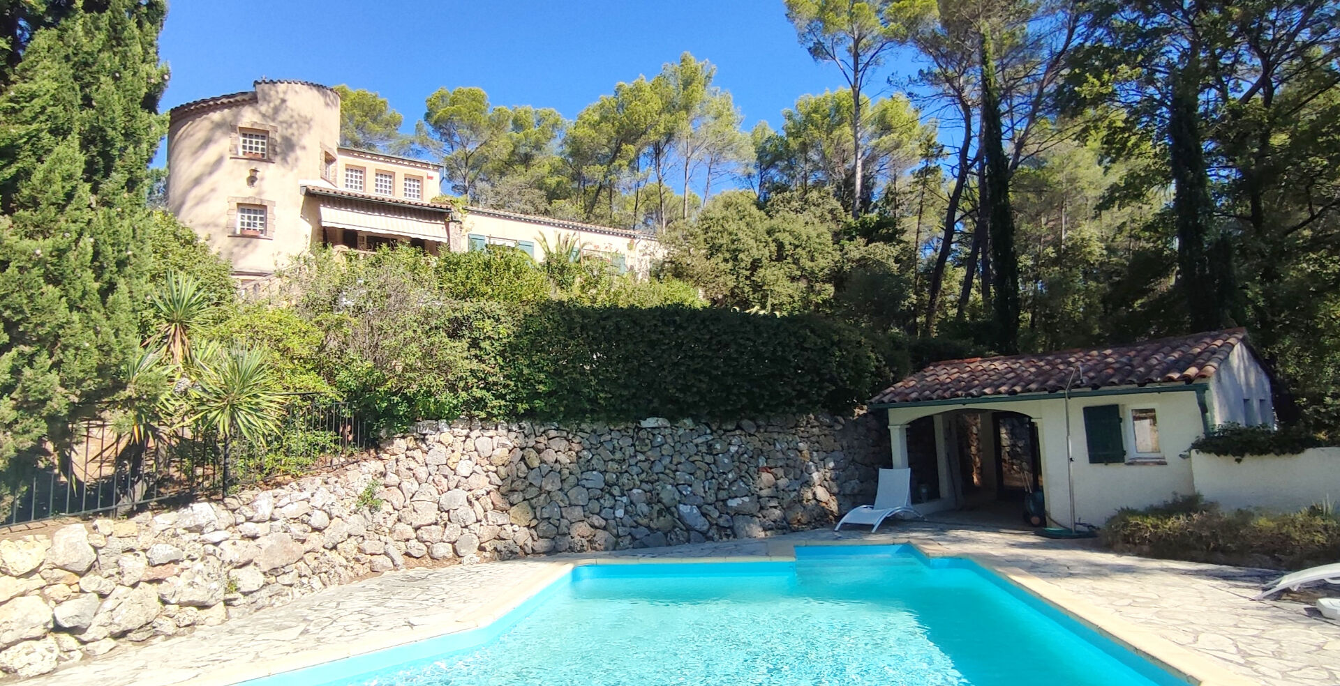 Photo Maison Lorgues de 206 m² 4 chambres, un studio sur 6100 m² de terrain image 4/6