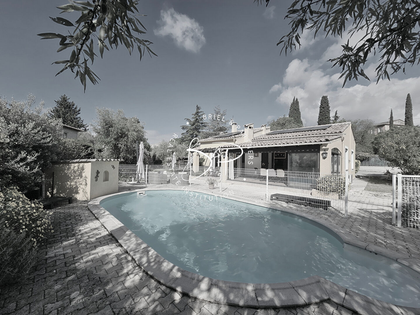 EXCLUSIVITE - LORGUES - CENTRE VILLE - Maison de plain pied de 106 m² avec piscine et garage