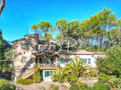 Photo Maison Lorgues de 206 m² 4 chambres, un studio sur 6100 m² de terrain image 2/6