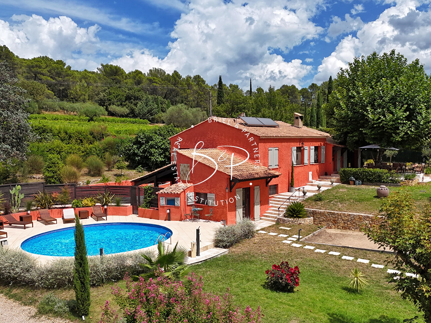 Photo A VENDRE LORGUES  superbe maison rénovée de 140 m² avec piscine, garage, dépendance et jardin paysagé image 2/6