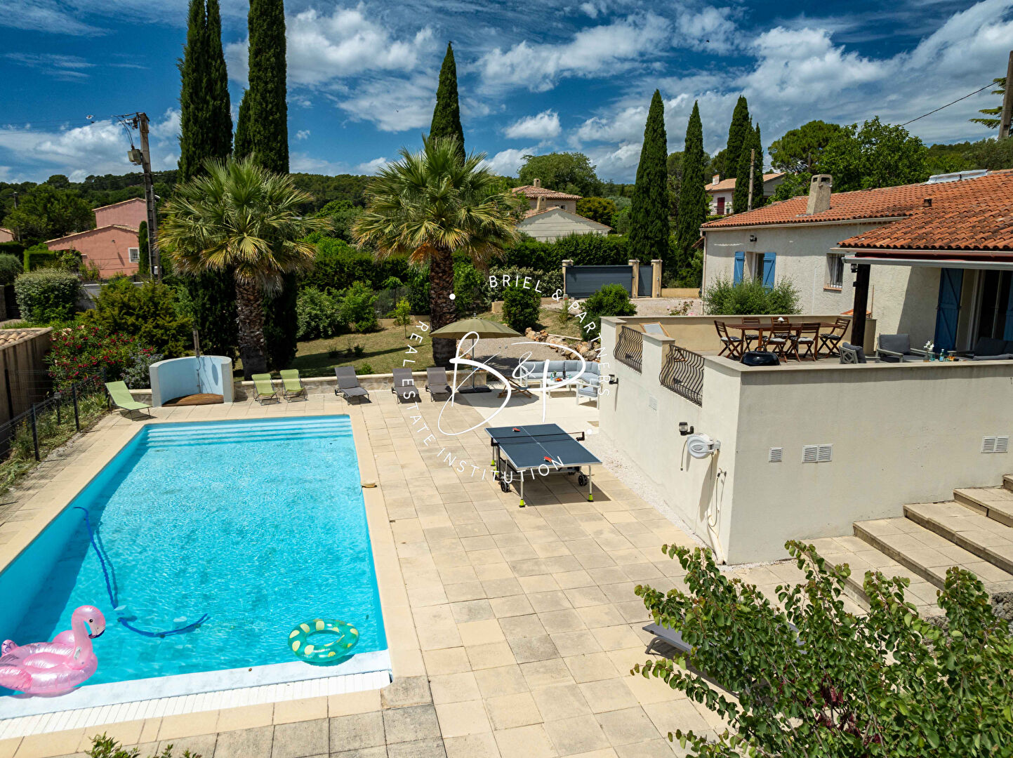 Photo Lorgues, à vendre villa avec piscine, 4 chambres sur 1900 m² de terrain paysager. image 3/6