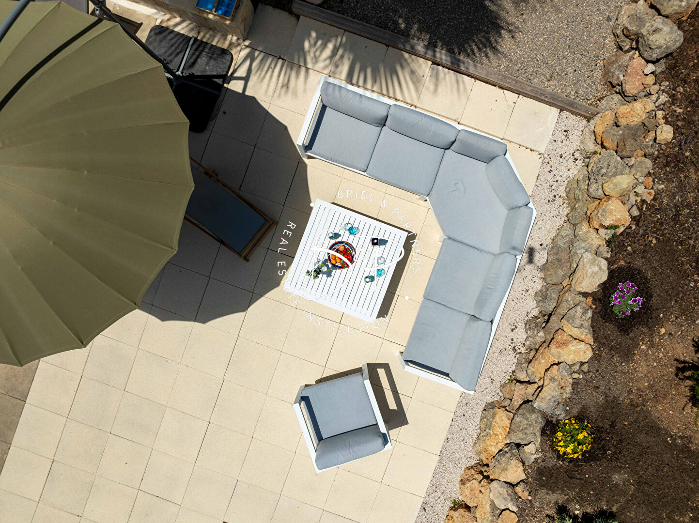 Photo Lorgues, à vendre villa avec piscine, 4 chambres sur 1900 m² de terrain paysager. image 6/6