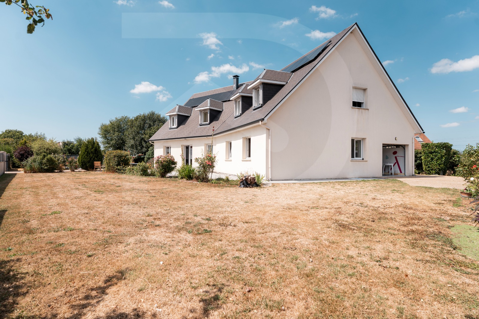 MAISON INDIVIDUELLE - VIE DE PLAIN-PIED - 234M2 - PISCINE - ROGERVILLE