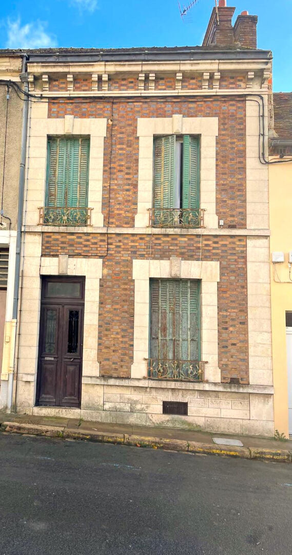 MAISON DE VILLE