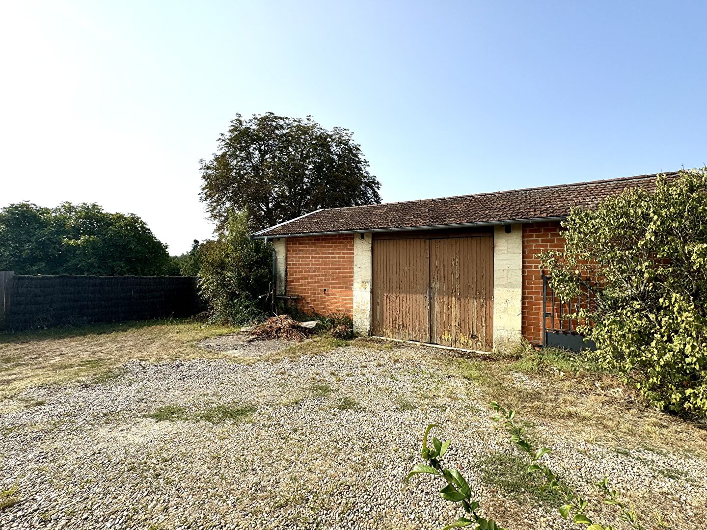 Au calme Grange à rénover sur un terrain  d'environ 4000m²