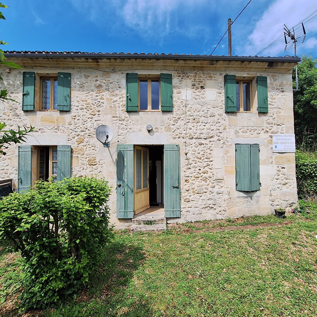 Maison en pierre 4 chambres dans le centre de Salleboeuf