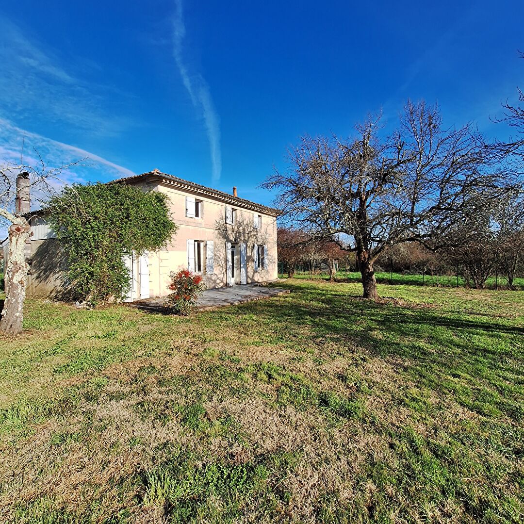 RARE St CAPRAIS DE BORDEAUX , 15 KM DU PONT MITTERRAND, AU CALME MAISON en PIERRE- 102m² -