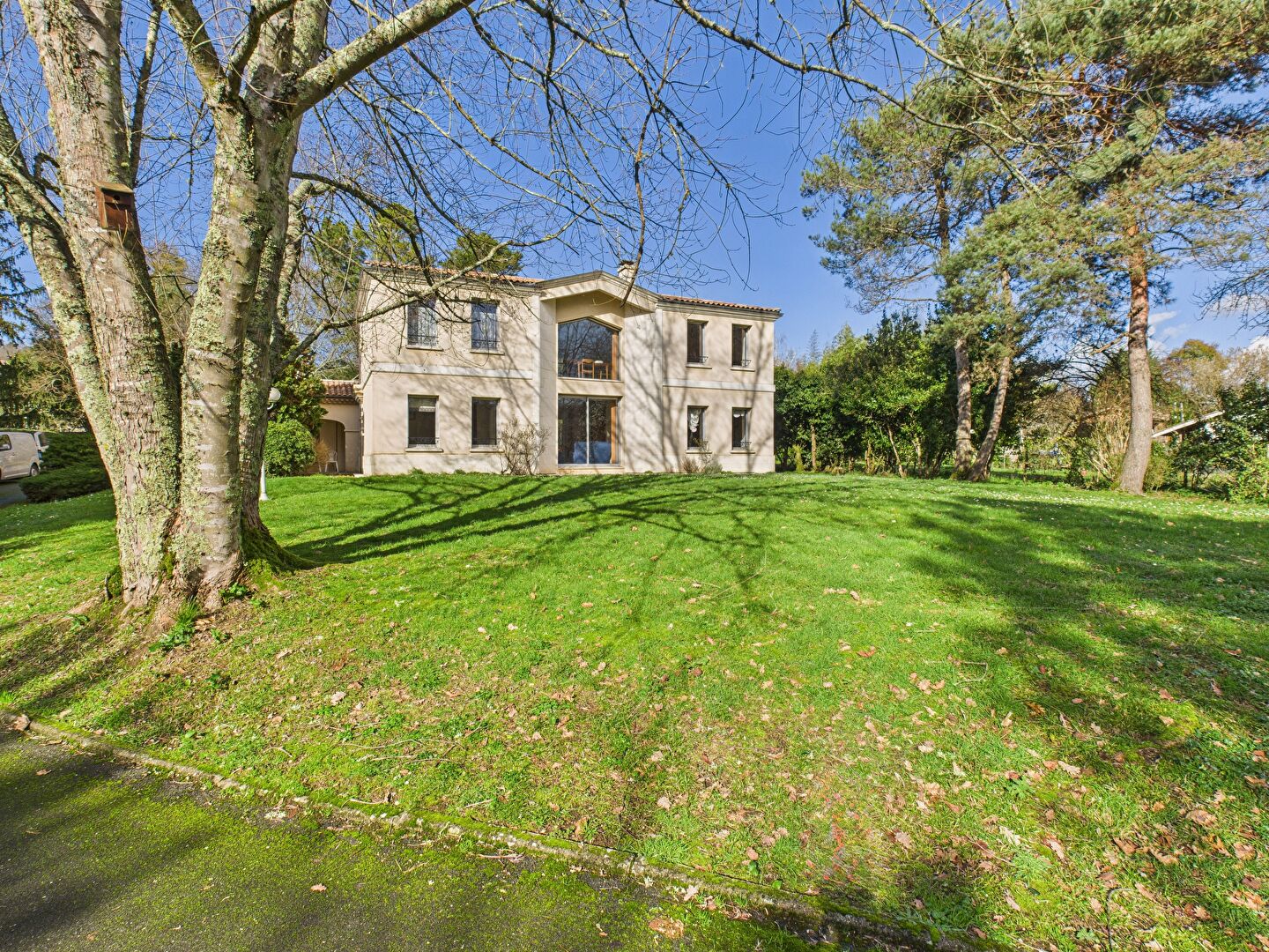 RARE ! EMPLACEMENT EXCEPTIONNEL POUR CETTE MAISON DE 194M2 HABITABLE SUR TERRAIN DE 3325M2