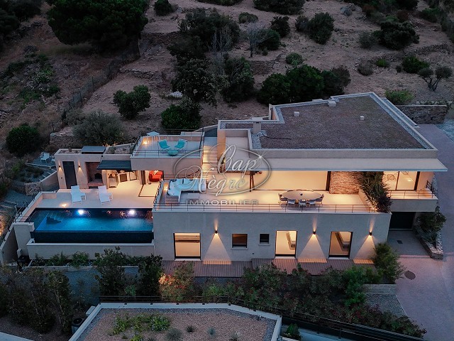 Maison - 7 pièce(s) - 250 m2