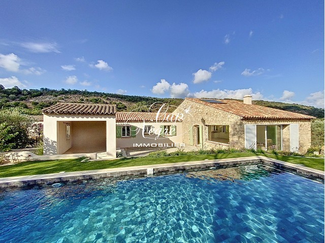 MAS EN PIERRE RÉNOVÉ VUE SUR LES VIGNES & LES COLLINES À VENDRE AU PLAN DE LA TOUR - GOLFE DE SAINT TROPEZ
