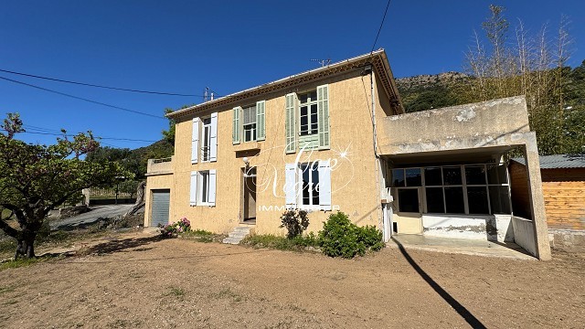 Maison - 9 pièce(s) - 210 m2