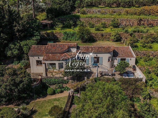 Photo Maison - 4 pièce(s) - 122 m2 image 1/6