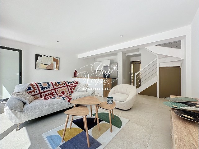 Photo DUPLEX T3 À VENDRE 70m² AVEC GRAND JARDIN À 100M DE LA MER À GRIMAUD BEAUVALLON image 2/6