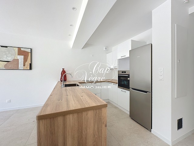 Photo DUPLEX T3 À VENDRE 70m² AVEC GRAND JARDIN À 100M DE LA MER À GRIMAUD BEAUVALLON image 4/6