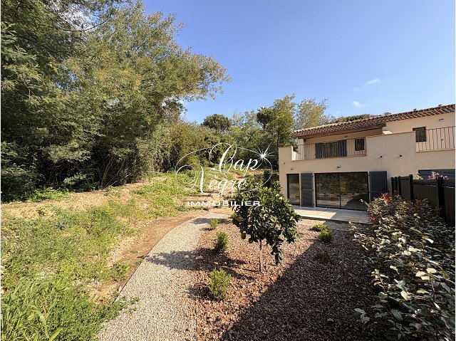 Photo DUPLEX T3 À VENDRE 70m² AVEC GRAND JARDIN À 100M DE LA MER À GRIMAUD BEAUVALLON image 6/6