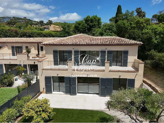 APPARTEMENT À 100M DES PLAGES T4 AVEC TERRASSE ET 2 PARKINGS DANS RÉSIDENCE CALME À VENDRE À GRIMAUD BEAUVALLON - GOLFE DE SAINT TROPEZ