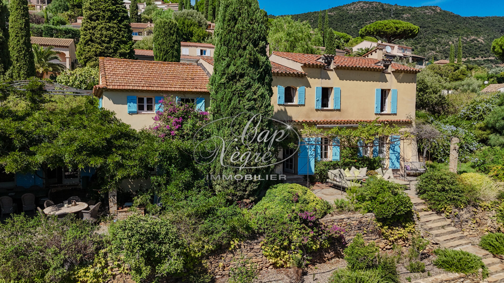 PROPRIETE DE CHARME A VENDRE AU LAVANDOU