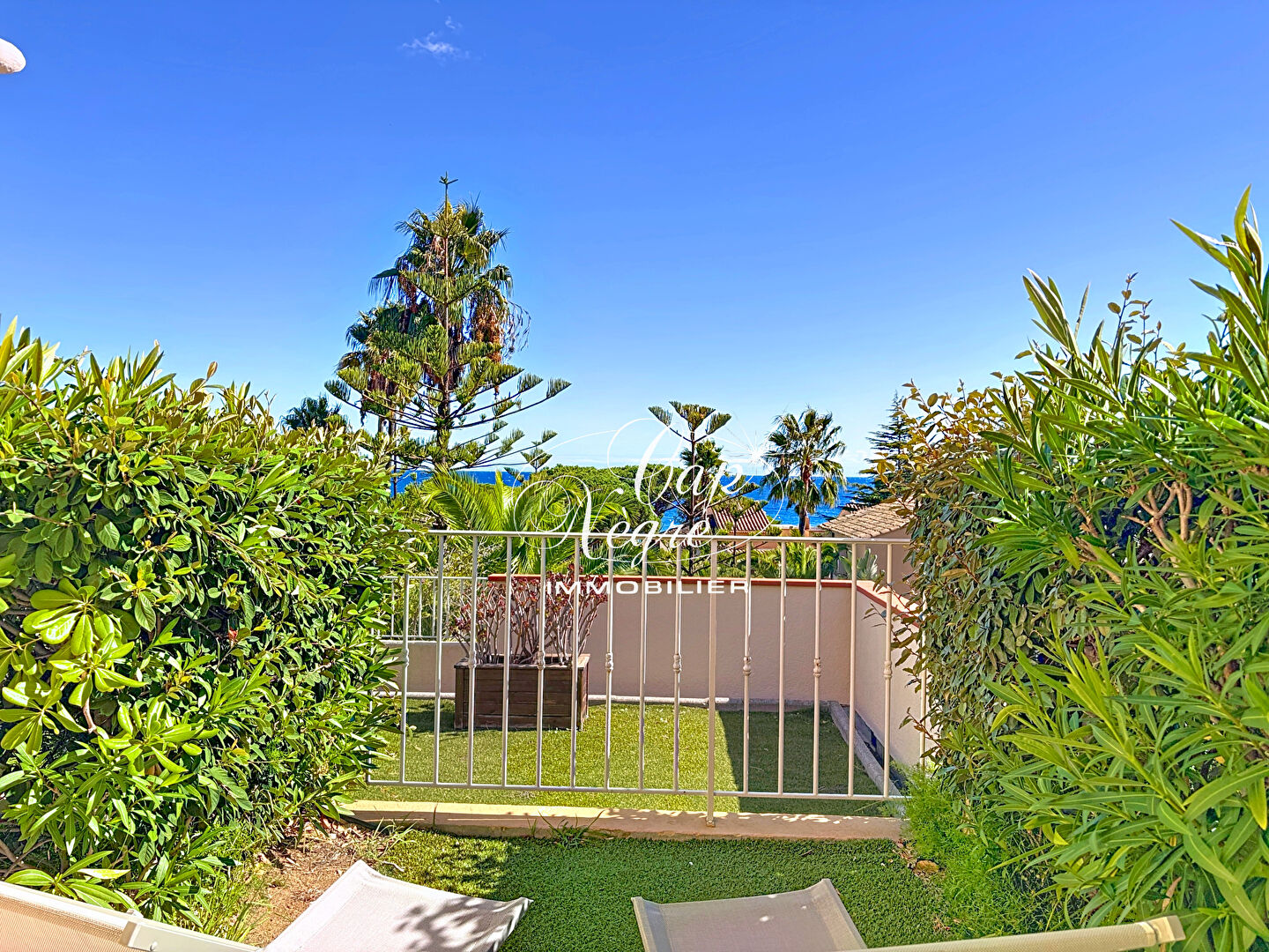 Photo APPARTEMENT T2 AVEC TERRASSE VUE MER RÉSIDENCE PIEDS DANS L'EAU PRAMOUSQUIER image 2/6