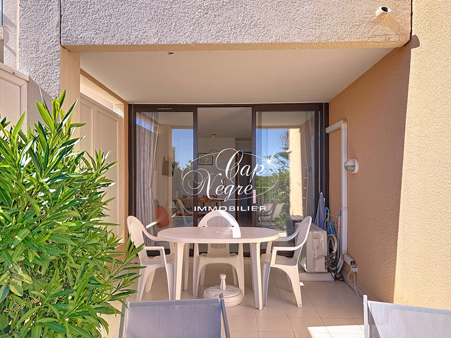 Photo APPARTEMENT T2 AVEC TERRASSE VUE MER RÉSIDENCE PIEDS DANS L'EAU PRAMOUSQUIER image 4/6