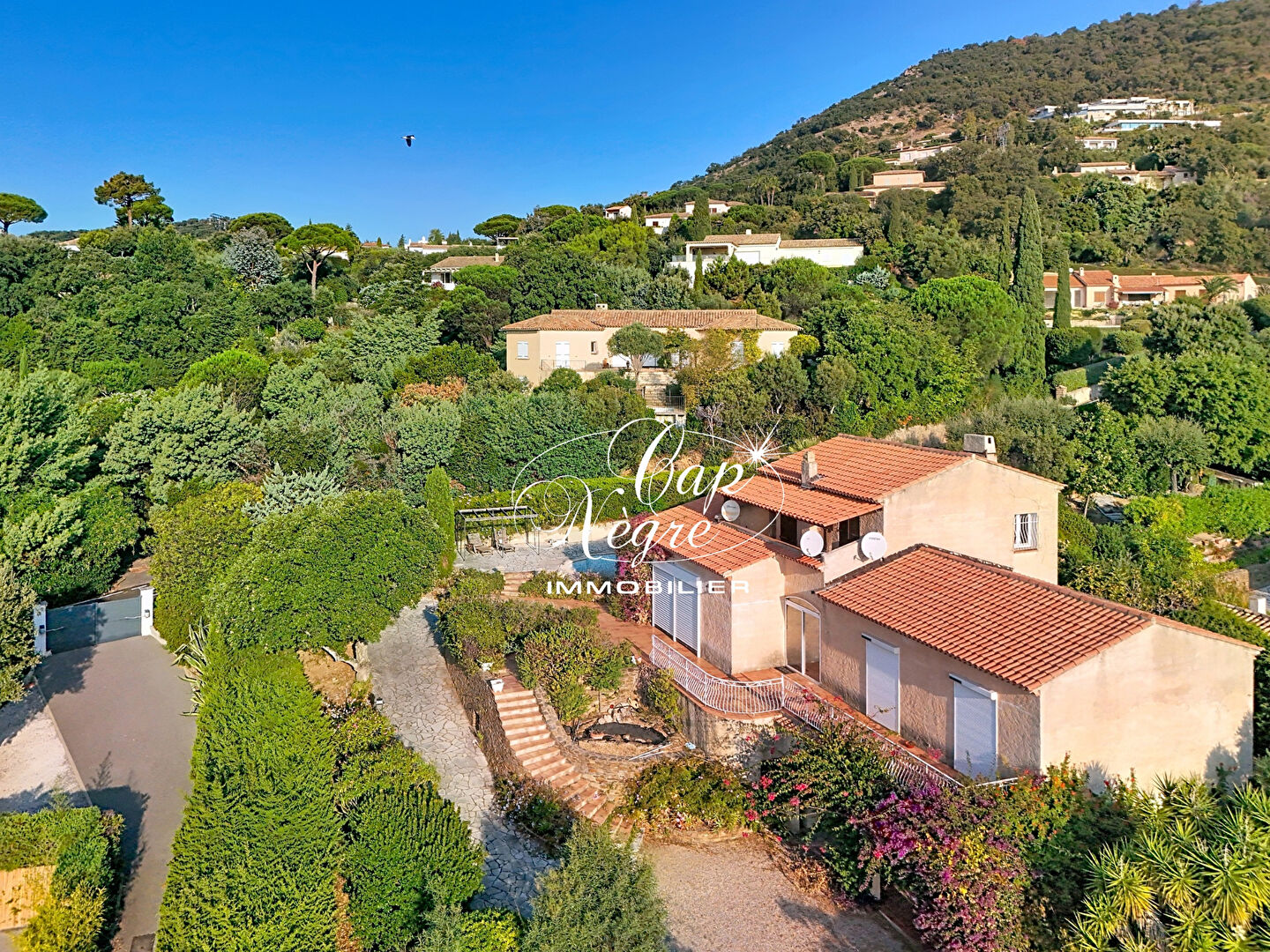 Photo DOMAINE DE BEAUVALLON TERRAIN DE 3045M² VUE MER AVEC VILLA DE 167M² À VENDRE À GRIMAUD image 4/6