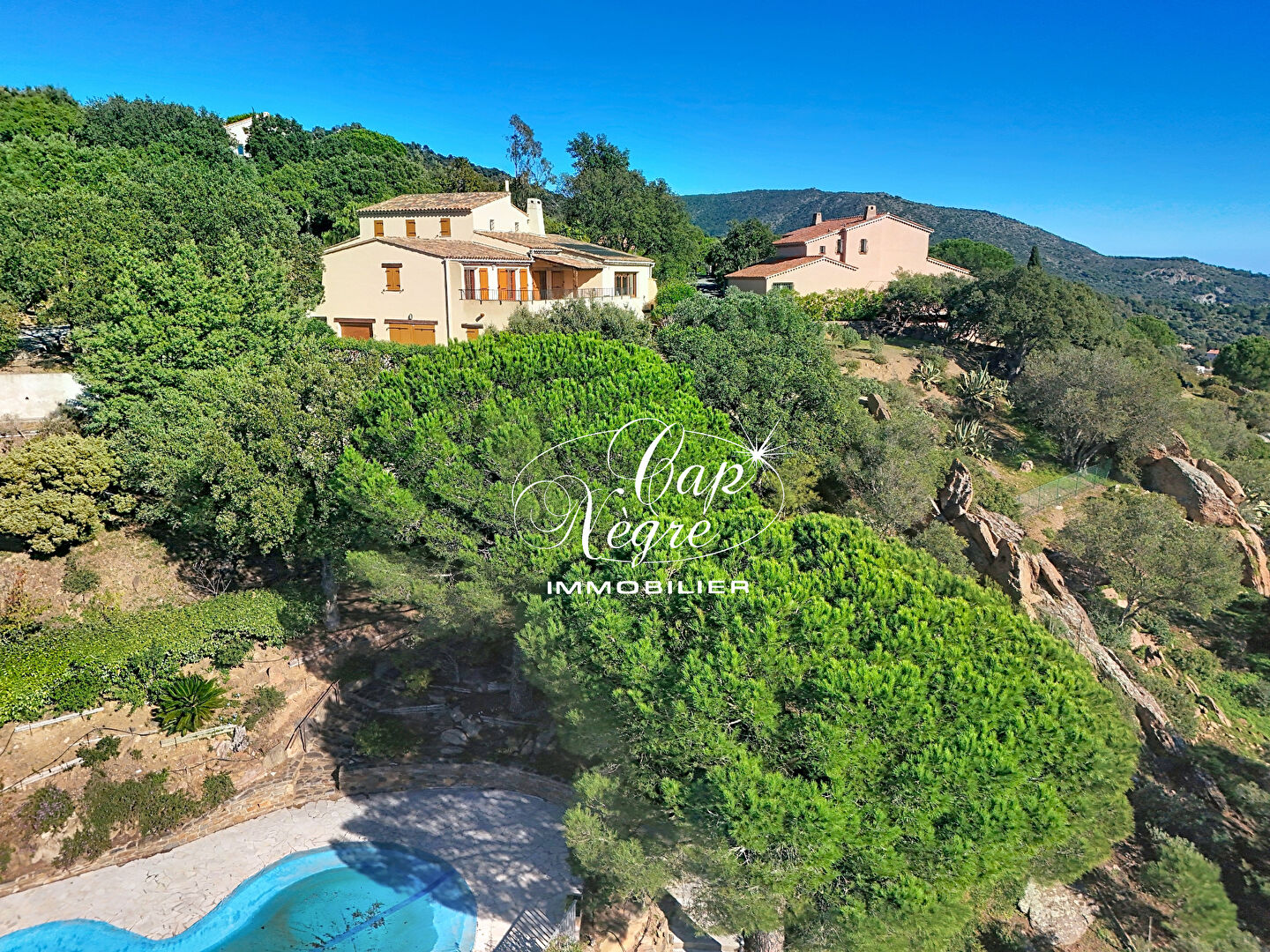 Photo VILLA VUE MER À VENDRE DANS UN DOMAINE PRIVÉ À BORMES LES MIMOSAS image 1/6
