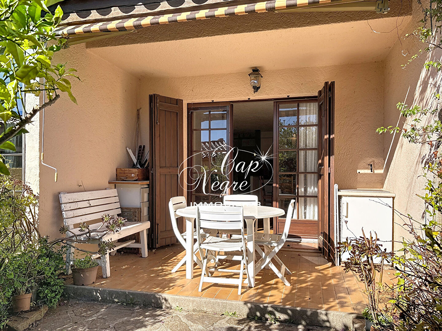 Photo Appartement rez-de-jardin studio de 30m² avec terrasse et jardin à Cavalière - proche plage image 1/6