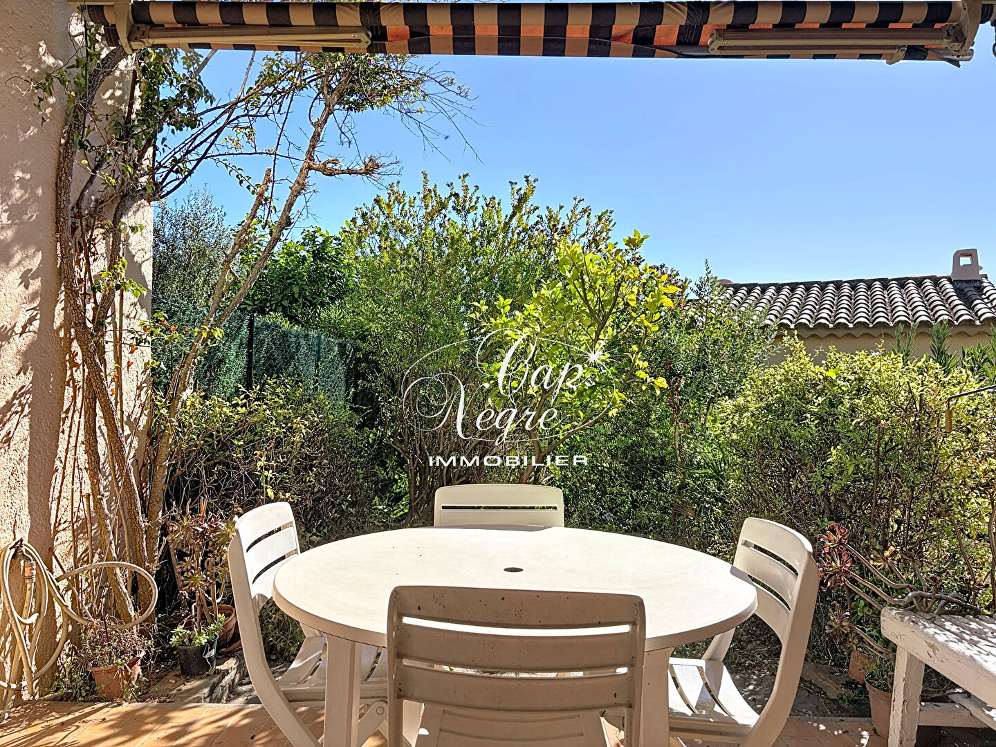 Photo Appartement rez-de-jardin studio de 30m² avec terrasse et jardin à Cavalière - proche plage image 2/6