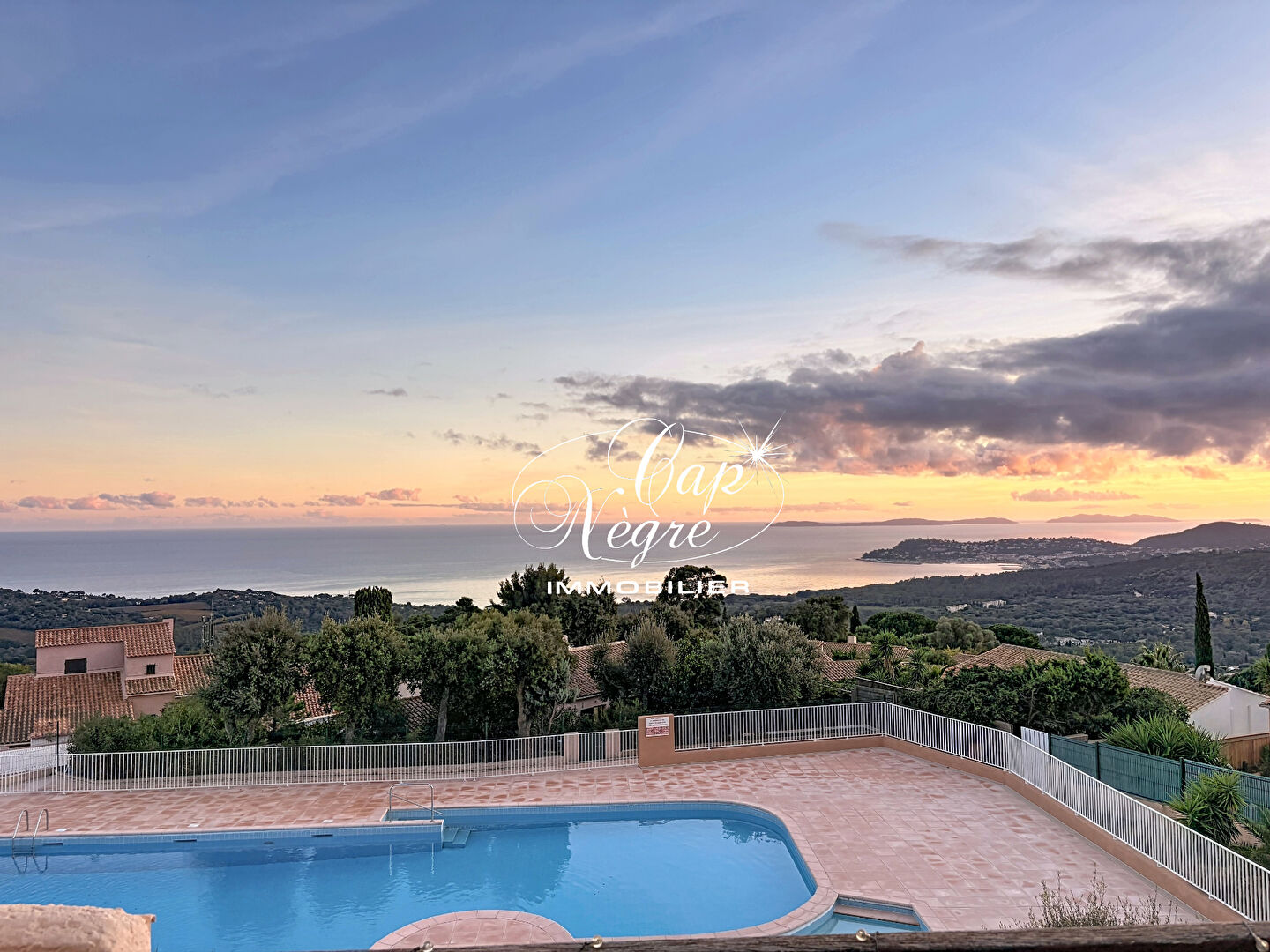 STUDIO CLÉ EN MAIN VUE MER PANORAMIQUE À VENDRE EN EXCLUSIVITÉ À LA CROIX-VALMER