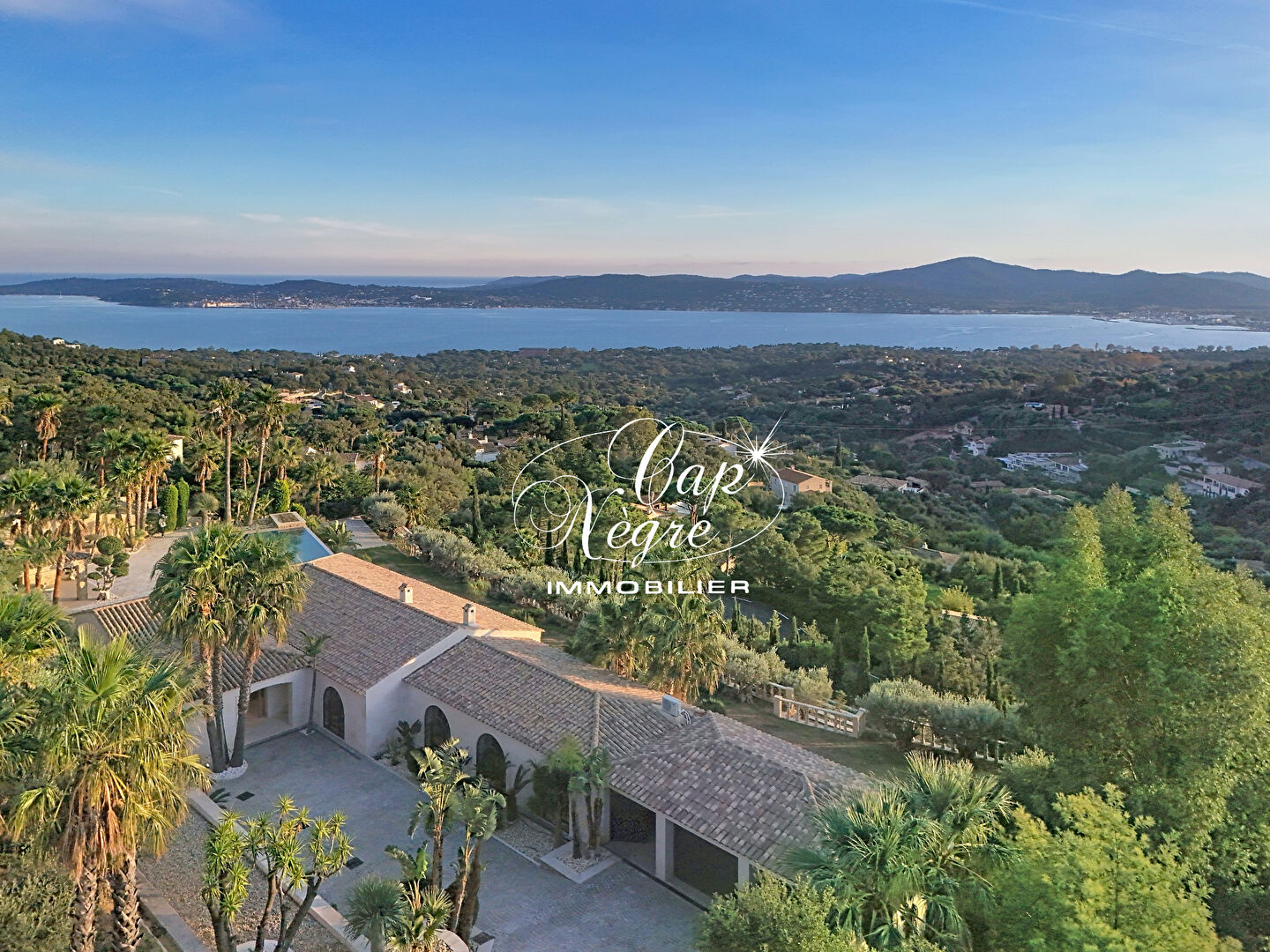 PROPRIÉTÉ DE PRESTIGE VUE SUR SAINT-TROPEZ & VUE MER